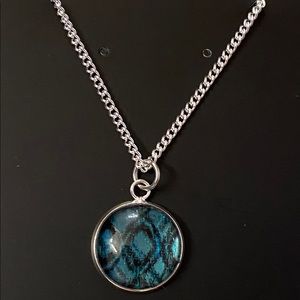 Color Street (c) Snake my Day necklace